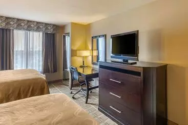 Otel Quality Suites Sherman