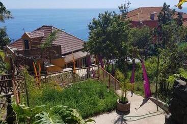 پانسیون Dazk Golden Estate