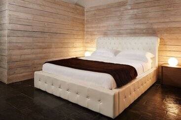 Aparthotel Maanja Lake Front Suite