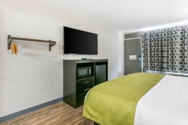 בית מלון כפרי Rodeway Inn Kingston Springs