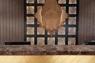 هتل The Pinnacle Inn Sarnath