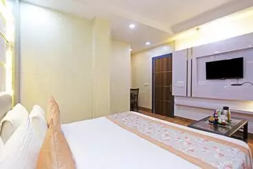 هتل Preet Palace  5 Mints Walk From Nizamuddin Railway Station