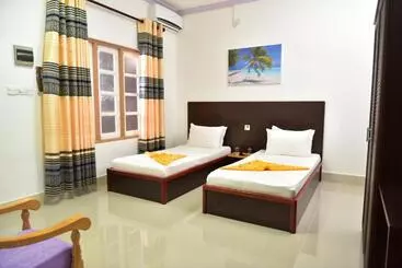 هتل Moodhumaa Inn