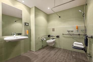 בית מלון כפרי Super 8 By Wyndham Mainz Zollhafen