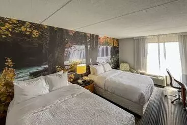 هتل Clarion Pointe Near Erie Casino