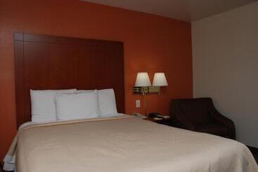 בית מלון כפרי Days Inn By Wyndham Dyersburg