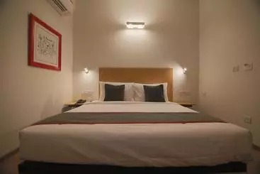 Hotel Super Townhouse Airport Road
