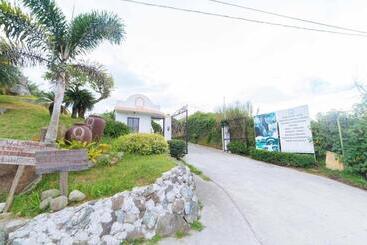 Hotel Reddoorz @ Tolentino East Road Tagaytay