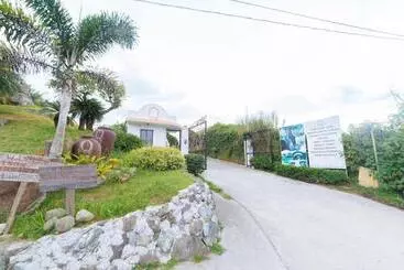 Hotel Reddoorz @ Tolentino East Road Tagaytay