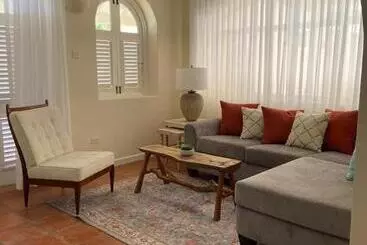 پانسیون Colleton Great House