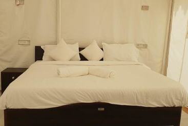 Hotel Jain Empire Resort And Camp