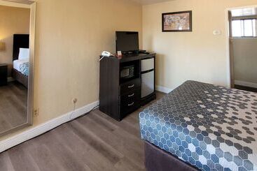 هتل Econo Lodge Sacramento Convention Center