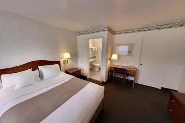 Hotelli Monterey Fairgrounds Inn