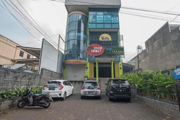 Hotel Koolkost Near Setrasari Mall 2