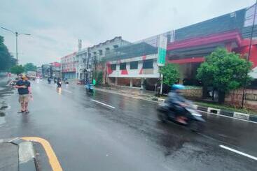 Hotel Syariah Taman Cibinong 2 By Fph