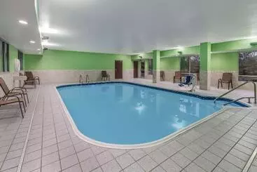 בית מלון כפרי Comfort Inn & Suites Liverpool   Syracuse