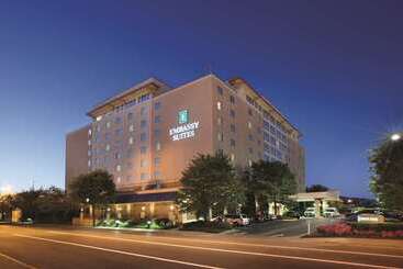 ホテル Embassy Suites Charleston