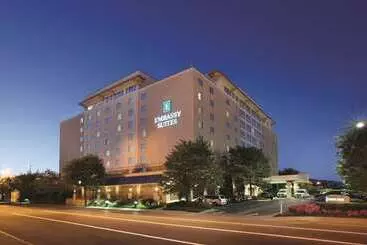 فندق Embassy Suites Charleston