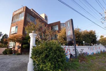 I M Okay Guesthouse Hostel