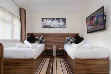 Пансион Langley Lodge