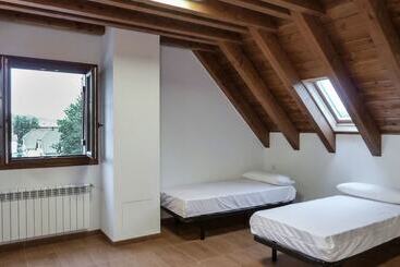 Hostal Y Albergue Haizea   Hostel