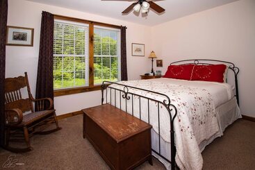 The Old Lantern Inn And Barn