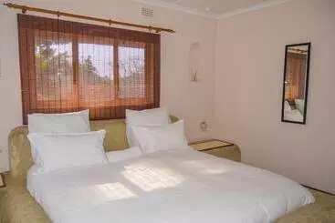 Majatalo Emangunini Guest House