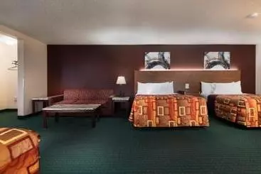 Grand Marquis Waterpark Hotel & Suites