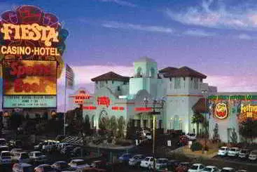 בית מלון כפרי Fiesta Rancho  & Casino