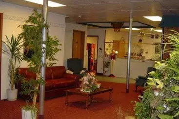 בית מלון כפרי Glacier Gateway Inn