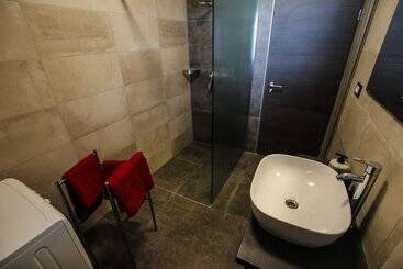 Turista apartmanok Apartment Tina With Hot Tub