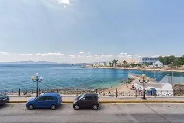 آپارتمان‌های توریست‌ها Chic Modern Seaside Oasis  Sunny Piraeus