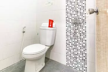 Majatalo Reddoorz Syariah Near Assalaam   Ums