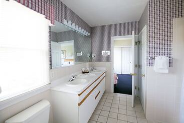 Отель Green Harbor Resort