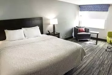 هتل Hampton Inn Kinston