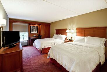 בית מלון כפרי Hampton Inn Louisvilleairport