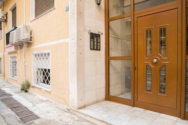 דירות לתיירים Best House, Kolchidos, Ampelokipoi Metro, Athens