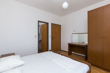פנסיון Rooms Villa Basica