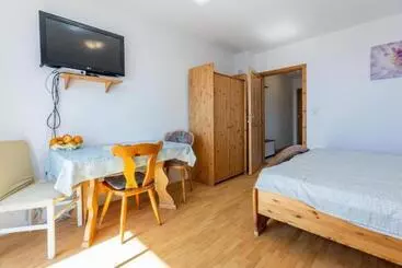 Turistihuoneistot Apartments Bozana
