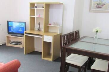 Жильё для туристов Spacious Flat Fenham