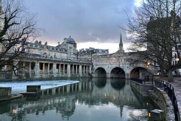 דירות לתיירים The King S Meadery