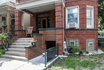 شقق خاصة سياحية Mid Century Gem Comfort, Close To Train 3bd