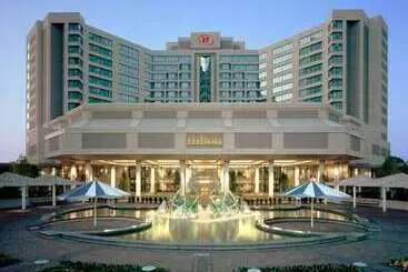 Hilton East Brunswick Hotel & Executive Meeting Center