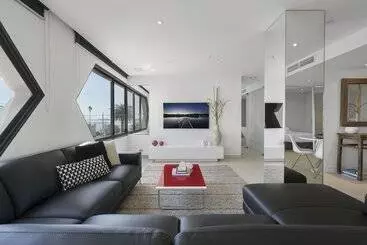 Elaine, 2bdr St.kilda Apartment