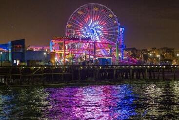 آپارتمان‌های توریست‌ها Chantilly Estate