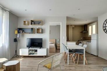 Tourist flats Appartement Moderne De 54 M, 2 Chambres