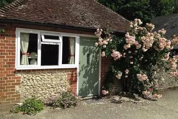 Byre Cottages And Cafe Museum