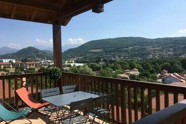 Жильё для туристов Les Balcons De La Luye