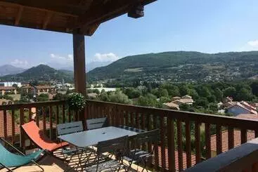 ツーリストアパートメント Les Balcons De La Luye