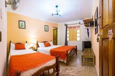 مسافرخانه Sombrilla Ft Casa You And Me Adults Only